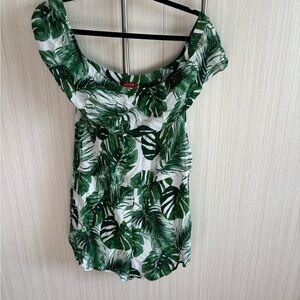 Guess Green Leaf Print Off-Shoulder‎ Ruched Shorts Jumpsuit Size S